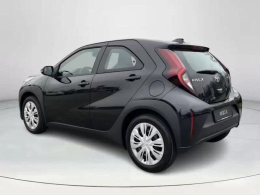 Toyota Aygo Hybrid 115 play **HYBRIDE/ AUTOMAAT/ NIEUWE AUTO** ActivLease financial lease