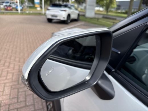 Toyota Yaris Cross 1.5 Hybrid 130 Dynamic Comfort Pack | 06-10141018 Voor meer informatie ActivLease financial lease