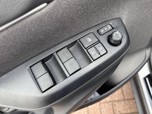 Toyota Yaris Cross 1.5 Hybrid 130 Dynamic Comfort Pack | 06-10141018 Voor meer informatie ActivLease financial lease