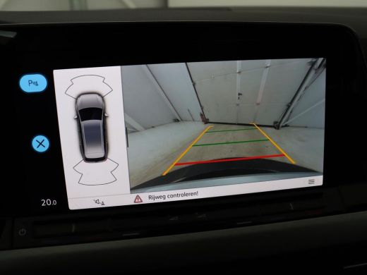 Volkswagen Golf 1.0 TSI Life | Trekhaak | Camera | Adaptive cruise | Sfeerverlichting | Carplay | Navigatie | Par... ActivLease financial lease