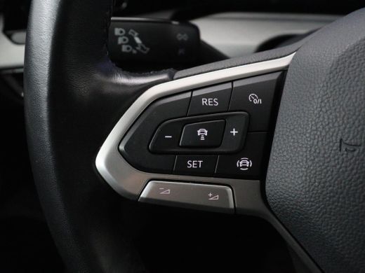 Volkswagen Golf 1.0 TSI Life | Trekhaak | Camera | Adaptive cruise | Sfeerverlichting | Carplay | Navigatie | Par... ActivLease financial lease