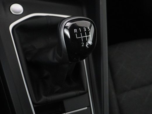 Volkswagen Golf 1.0 TSI Life | Trekhaak | Camera | Adaptive cruise | Sfeerverlichting | Carplay | Navigatie | Par... ActivLease financial lease