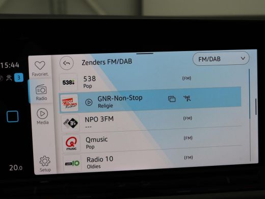 Volkswagen Golf 1.0 TSI Life | Trekhaak | Camera | Adaptive cruise | Sfeerverlichting | Carplay | Navigatie | Par... ActivLease financial lease