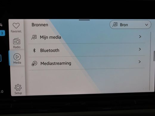 Volkswagen Golf 1.0 TSI Life | Trekhaak | Camera | Adaptive cruise | Sfeerverlichting | Carplay | Navigatie | Par... ActivLease financial lease