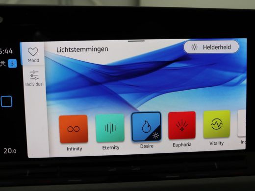 Volkswagen Golf 1.0 TSI Life | Trekhaak | Camera | Adaptive cruise | Sfeerverlichting | Carplay | Navigatie | Par... ActivLease financial lease