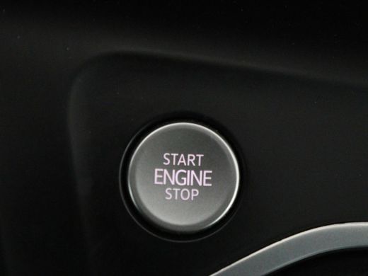 Volkswagen Golf 1.0 TSI Life | Trekhaak | Camera | Adaptive cruise | Sfeerverlichting | Carplay | Navigatie | Par... ActivLease financial lease