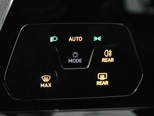 Volkswagen Golf 1.0 TSI Life | Trekhaak | Camera | Adaptive cruise | Sfeerverlichting | Carplay | Navigatie | Par... ActivLease financial lease