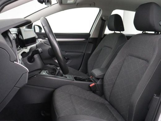 Volkswagen Golf 1.0 TSI Life | Trekhaak | Camera | Adaptive cruise | Sfeerverlichting | Carplay | Navigatie | Par... ActivLease financial lease