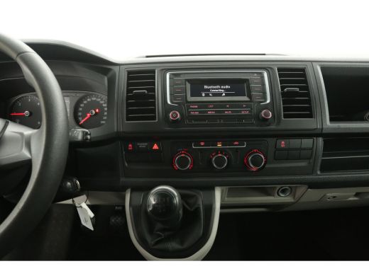 Volkswagen Transporter 2.0 TDI L2H1 | 140PK | Airco | Cruise | 3-Zits | Trekhaak | Sidebars ActivLease financial lease