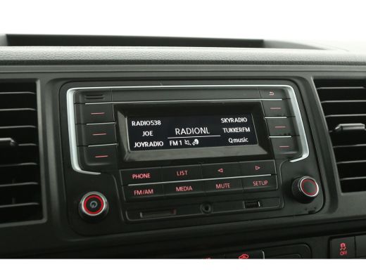 Volkswagen Transporter 2.0 TDI L2H1 | 140PK | Airco | Cruise | 3-Zits | Trekhaak | Sidebars ActivLease financial lease