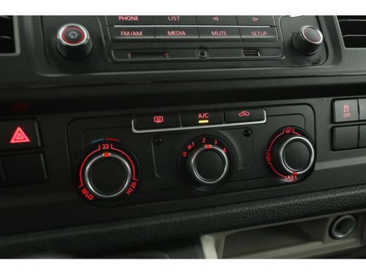 Volkswagen Transporter 2.0 TDI L2H1 | 140PK | Airco | Cruise | 3-Zits | Trekhaak | Sidebars ActivLease financial lease