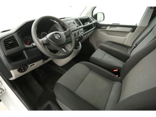 Volkswagen Transporter 2.0 TDI L2H1 | 140PK | Airco | Cruise | 3-Zits | Trekhaak | Sidebars ActivLease financial lease