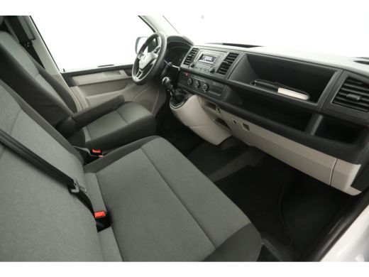 Volkswagen Transporter 2.0 TDI L2H1 | 140PK | Airco | Cruise | 3-Zits | Trekhaak | Sidebars ActivLease financial lease