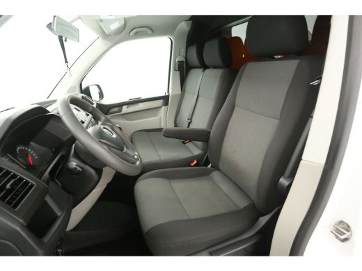 Volkswagen Transporter 2.0 TDI L2H1 | 140PK | Airco | Cruise | 3-Zits | Trekhaak | Sidebars ActivLease financial lease