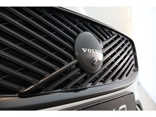 Volvo  XC60 T6 350PK Ultra Black Edition | Gelam Glas | Panoramadak | 360 | Adap cruise | Memory | HK audio ActivLease financial lease