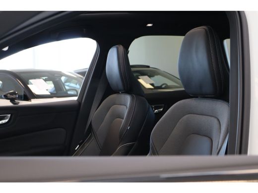 Volvo  XC60 T6 350PK Ultra Black Edition | Gelam Glas | Panoramadak | 360 | Adap cruise | Memory | HK audio ActivLease financial lease