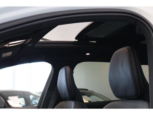 Volvo  XC60 T6 350PK Ultra Black Edition | Gelam Glas | Panoramadak | 360 | Adap cruise | Memory | HK audio ActivLease financial lease