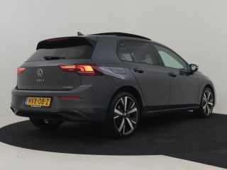 Volkswagen Golf 1.5 eHybrid Life Edition 204PK | Panorama dak | Navigatie via App connect | Camera achter | Park ...