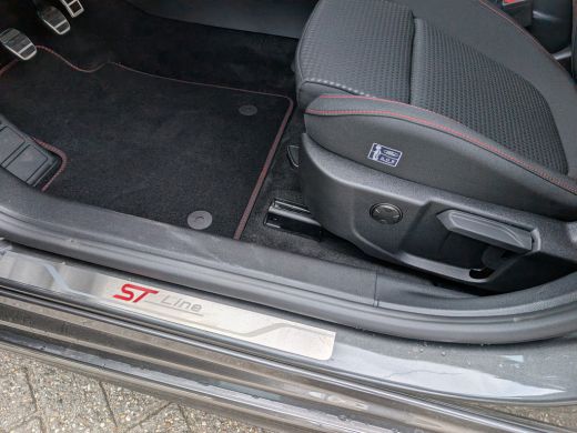 Ford Focus Wagon 1.0 Hybrid ST Line X | Panoramadak | Matrix-LED | Winterpack | Achteruitrijcamera | Airco (... ActivLease financial lease