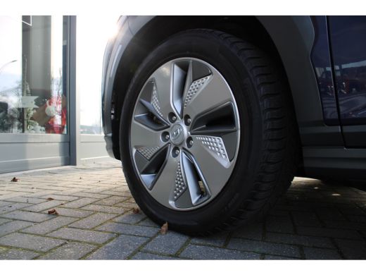 Hyundai Kona EV Comfort Smart 64 kWh | Achteruitrijcamera | Keyless entry | Keyless start ActivLease financial lease