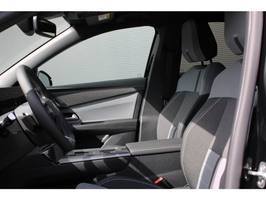Opel Grandland GS | Draadloze telefoonlader (Inductie) | Elektronische klimaatregeling met twee zones | LED dagr... ActivLease financial lease
