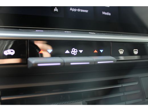 Opel Grandland GS | Draadloze telefoonlader (Inductie) | Elektronische klimaatregeling met twee zones | LED dagr... ActivLease financial lease