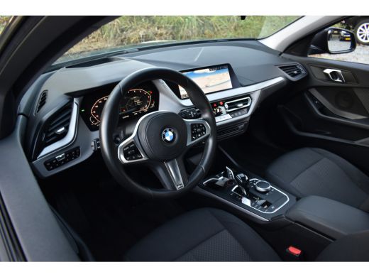 BMW 1 Serie 118IA 140PK AUT. EXECUTIVE EDITION HEAD-UP/NAVI/CAMERA ActivLease financial lease