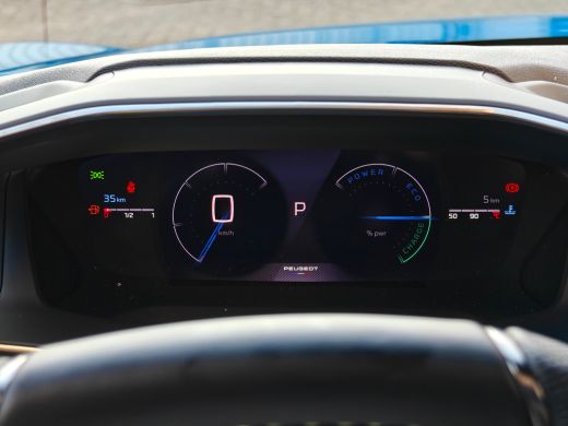 Peugeot 208 GT | Armsteunen op de voorportieren bekleed met kunstleder met groen sierstiksel (GT-Line) | Clim... ActivLease financial lease