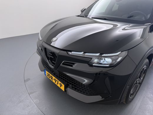 Alfa Romeo Junior Elettrica Speciale | 10,25" digitaal instrumentarium | 100 kW DC snellader | 11 kW boordlader ActivLease financial lease