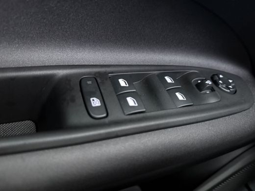 Alfa Romeo Junior Elettrica Speciale | 10,25" digitaal instrumentarium | 100 kW DC snellader | 11 kW boordlader ActivLease financial lease