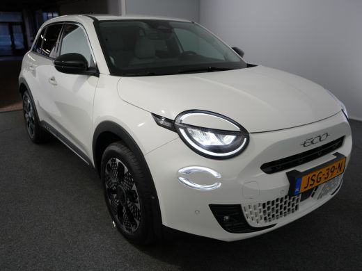 Fiat 600 | Demo Deal | 1.2 Hybrid La Prima | Airco (automatisch) | Cruise control adaptief met Stop&Go en ... ActivLease financial lease