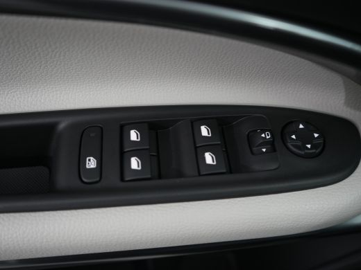 Fiat 600 | Demo Deal | 1.2 Hybrid La Prima | Airco (automatisch) | Cruise control adaptief met Stop&Go en ... ActivLease financial lease