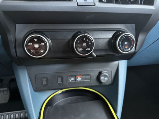 Fiat Grande Panda Icon | 10,25" touchscreen radio met Bluetooth, DAB & USB | Airconditioning handmatig | Cruise Con... ActivLease financial lease