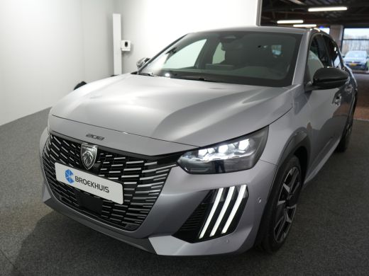 Peugeot 208 GT | Armsteunen op de voorportieren bekleed met kunstleder met groen sierstiksel (GT-Line) | Clim... ActivLease financial lease