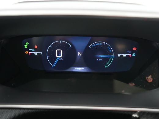 Peugeot 208 GT | Armsteunen op de voorportieren bekleed met kunstleder met groen sierstiksel (GT-Line) | Clim... ActivLease financial lease