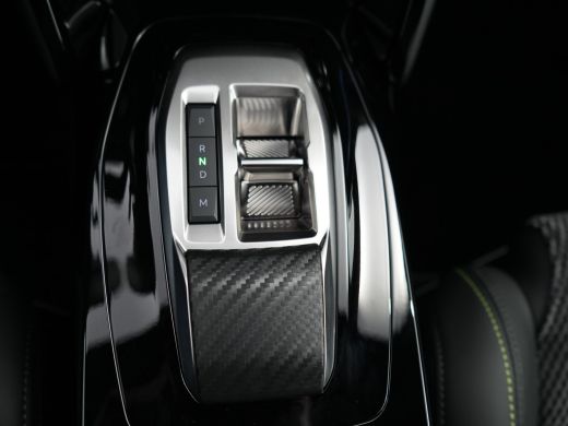 Peugeot 208 GT | Armsteunen op de voorportieren bekleed met kunstleder met groen sierstiksel (GT-Line) | Clim... ActivLease financial lease