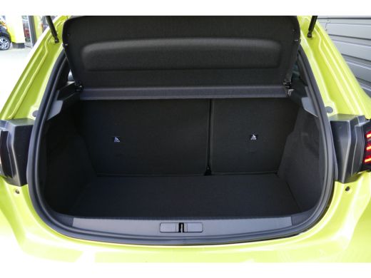 Peugeot 208 GT | Armsteunen op de voorportieren bekleed met kunstleder met groen sierstiksel (GT-Line) | Clim... ActivLease financial lease