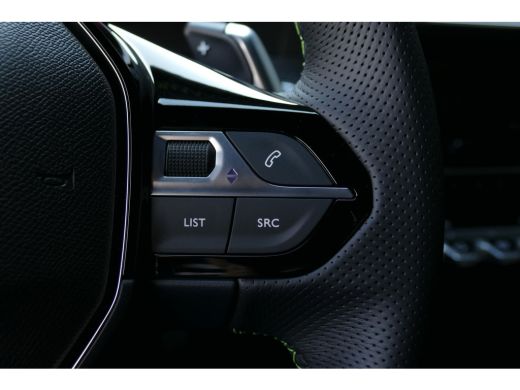 Peugeot 208 GT | Armsteunen op de voorportieren bekleed met kunstleder met groen sierstiksel (GT-Line) | Clim... ActivLease financial lease