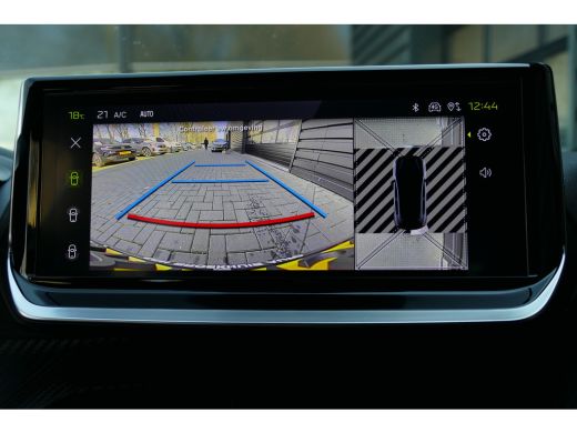 Peugeot 208 GT | Armsteunen op de voorportieren bekleed met kunstleder met groen sierstiksel (GT-Line) | Clim... ActivLease financial lease