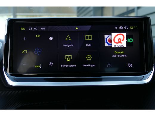 Peugeot 208 GT | Armsteunen op de voorportieren bekleed met kunstleder met groen sierstiksel (GT-Line) | Clim... ActivLease financial lease