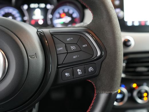 Fiat 500X 1.5 Hybrid Sport | Achterbank in delen neerklapbaar | Achteruitrijcamera | Airco (automatisch) ActivLease financial lease