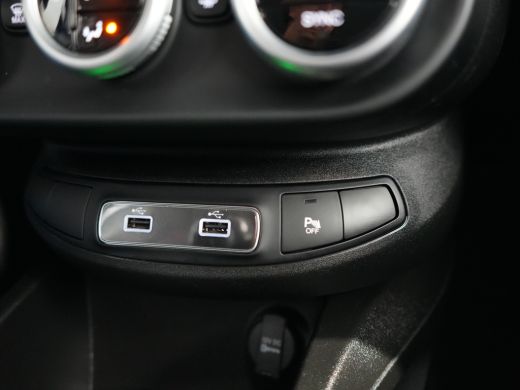 Fiat 500X 1.5 Hybrid Sport | Achterbank in delen neerklapbaar | Achteruitrijcamera | Airco (automatisch) ActivLease financial lease