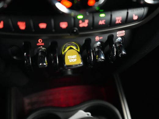 Mini Countryman 2.0 Cooper S E ALL4 Chili | Achterbank in delen neerklapbaar | Achteruitrijcamera | Afwijkende da... ActivLease financial lease