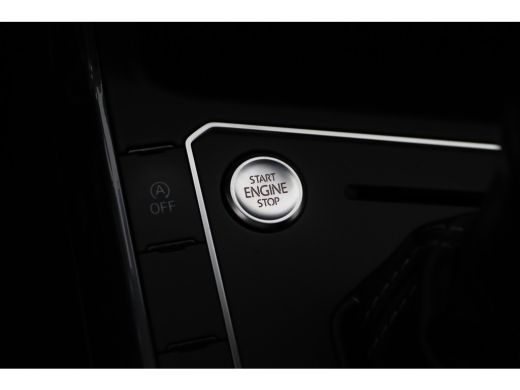 Volkswagen Polo 1.0 TSI Highline Business R-Line Panoramadak | Achterbank in delen neerklapbaar | Achteruitrijcam... ActivLease financial lease