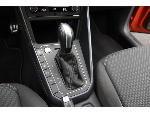 Volkswagen Polo 1.0 TSI Highline Business R-Line Panoramadak | Achterbank in delen neerklapbaar | Achteruitrijcam... ActivLease financial lease