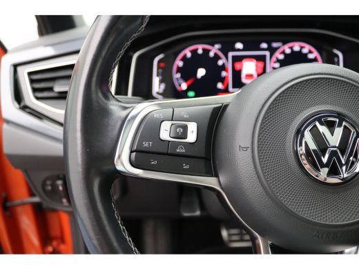 Volkswagen Polo 1.0 TSI Highline Business R-Line Panoramadak | Achterbank in delen neerklapbaar | Achteruitrijcam... ActivLease financial lease