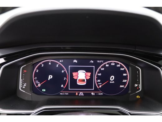 Volkswagen Polo 1.0 TSI Highline Business R-Line Panoramadak | Achterbank in delen neerklapbaar | Achteruitrijcam... ActivLease financial lease