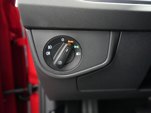 Volkswagen Taigo 1.0 TSI Style | Achterbank in delen neerklapbaar | Achteruitrijcamera | Airco (automatisch) ActivLease financial lease