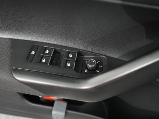 Volkswagen Taigo 1.0 TSI Style | Achterbank in delen neerklapbaar | Achteruitrijcamera | Airco (automatisch) ActivLease financial lease