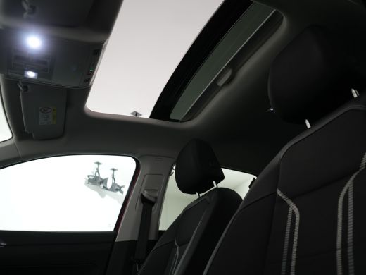 Volkswagen Taigo 1.0 TSI Style | Achterbank in delen neerklapbaar | Achteruitrijcamera | Airco (automatisch) ActivLease financial lease